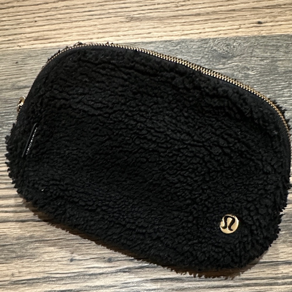 Lululemon Black Sherpa Belt Bag